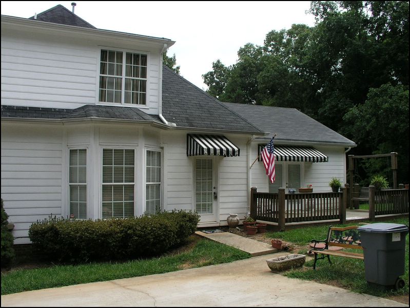 house-10318-edwards-place-11.jpg